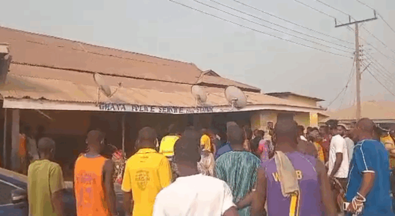 Daylight heist: Armed gang raid Diaso gold shop, escape with gold worth GH¢800K Source: Adomonline.com